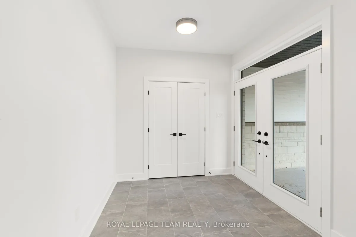 79 Hogan Drive, ON K7S 0H8