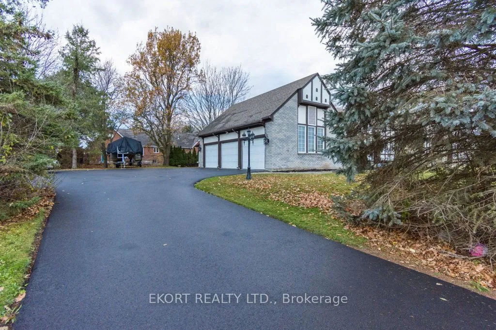 24 Kaiser Court, ON K8P 5G3