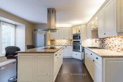24 Kaiser Court, ON K8P 5G3