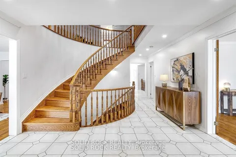 42 Marchbrook Circle, Kanata, ON K2W 1A1
