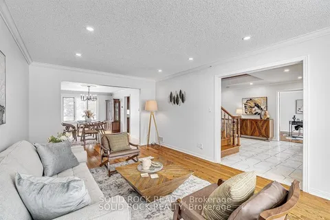 42 Marchbrook Circle, Kanata, ON K2W 1A1