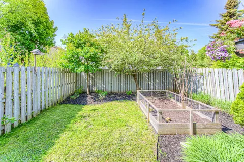 381 University Downs Crescent, Waterloo, ON N2K 4B1