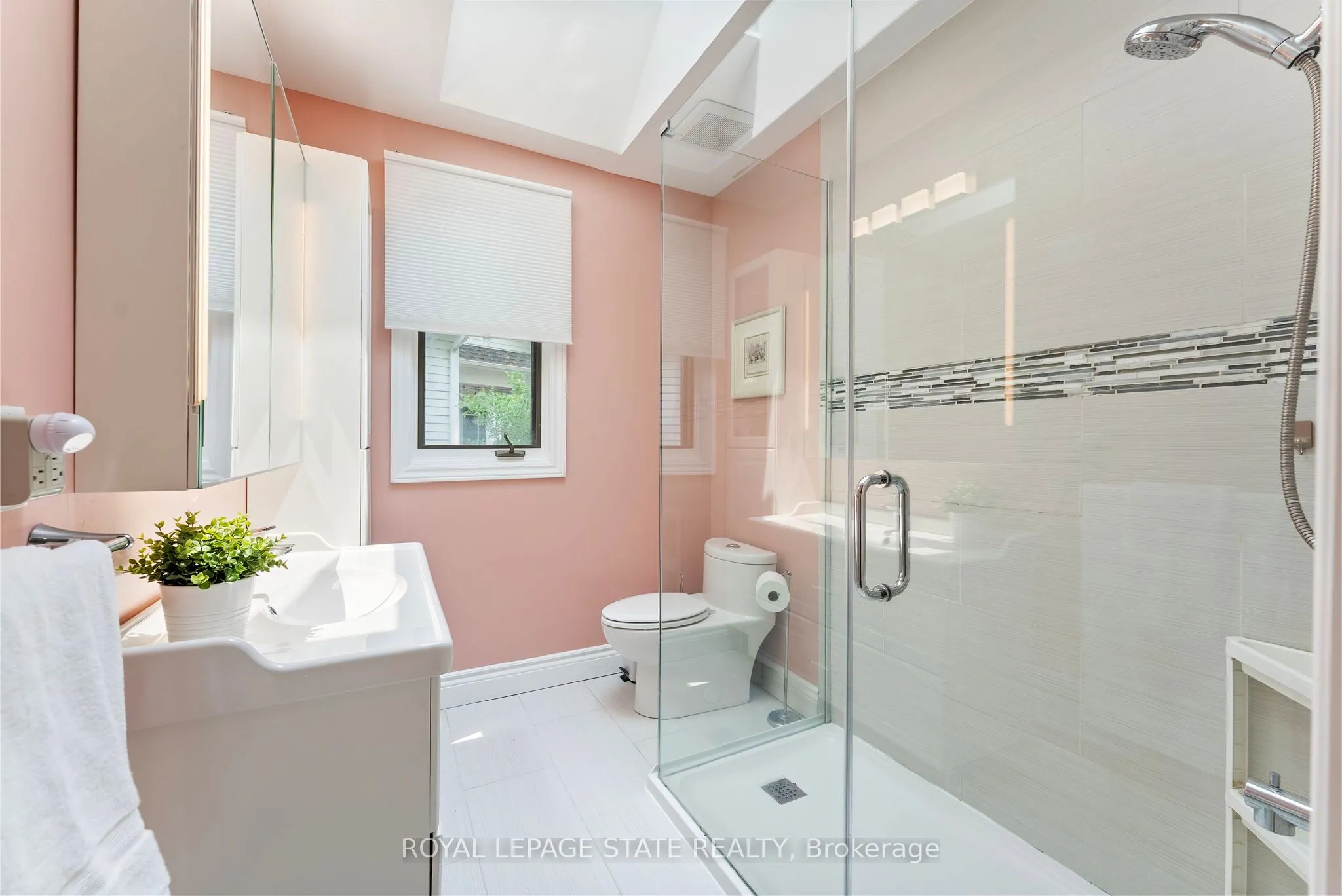 82 Gilbert Avenue, ON L9G 1R4