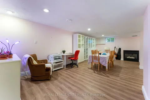 82 Gilbert Avenue, ON L9G 1R4