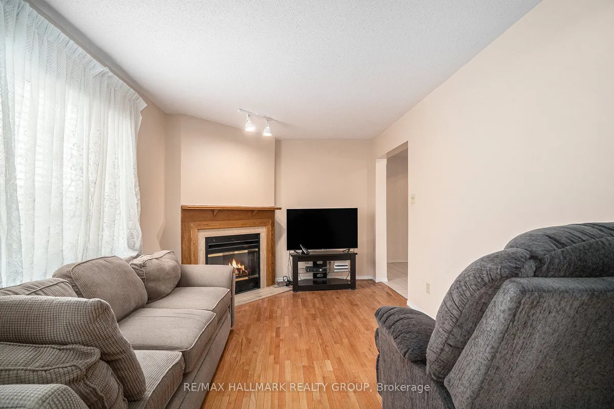 9 Raj Terrace, ON K1G 4T4