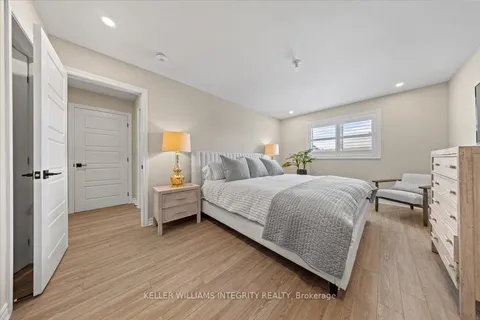 355 Crossway Terrace, ON K2S 2Z3