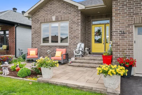 34 Senators Gate Drive, ON K7H 0B5