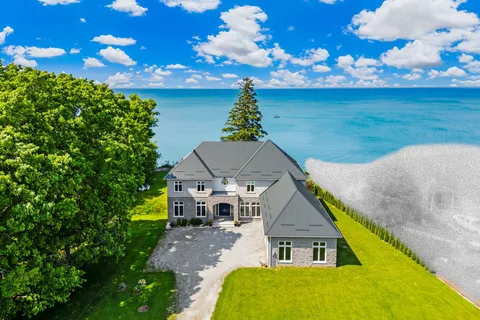 2581 North Service Road, ON L0R 1S0