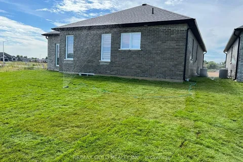 312 Stathis Boulevard, ON N7S 0G7