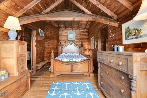 1 LITTLE GRENADIER Island, ON K0E 1V0