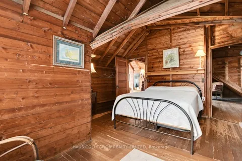 1 LITTLE GRENADIER Island, ON K0E 1V0