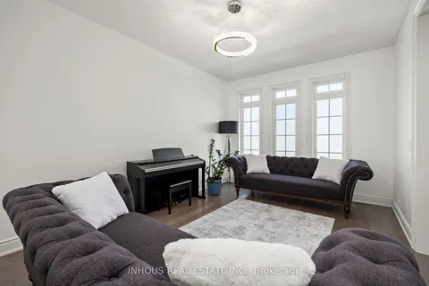 105 Johnson Drive, Shelburne, ON L9V 3V9