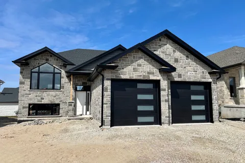 906 13TH Street, ON N4N 3B8