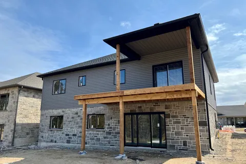 906 13TH Street, ON N4N 3B8