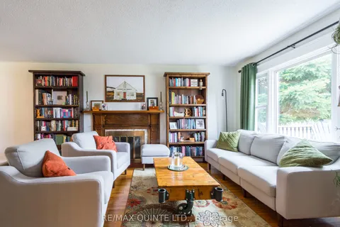 16 Macdonald Gardens, ON K8N 1H5