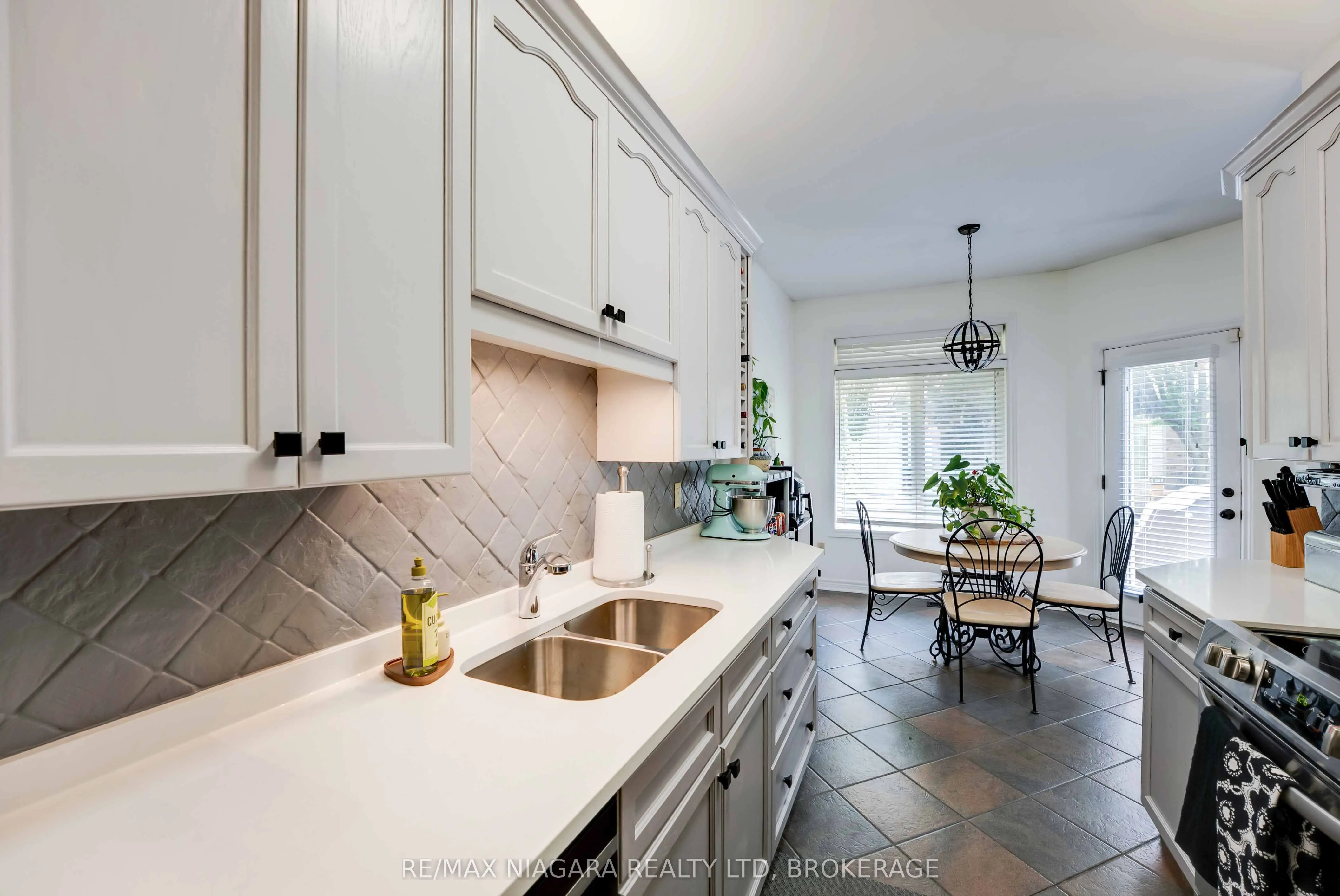 5200 DORCHESTER Road, Niagara Falls, ON L2E 7M6