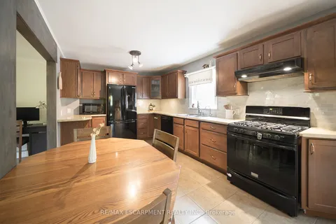 168 Oakhill Drive, Brantford, ON N3T 5L7