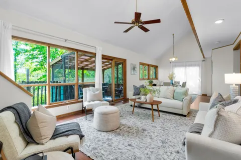 5 Bird Lane, Bracebridge, ON P1L 1J1