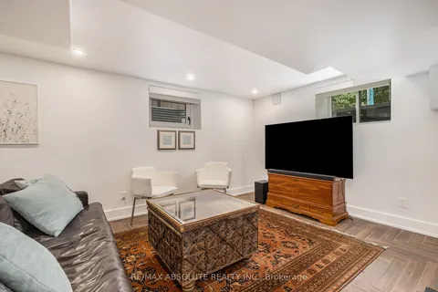 160 BEGONIA Avenue, ON K1H 6E4