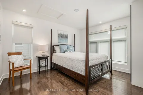 160 BEGONIA Avenue, ON K1H 6E4