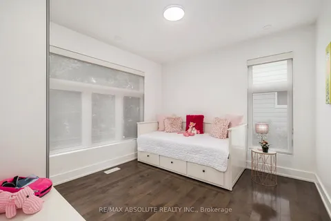 160 BEGONIA Avenue, ON K1H 6E4