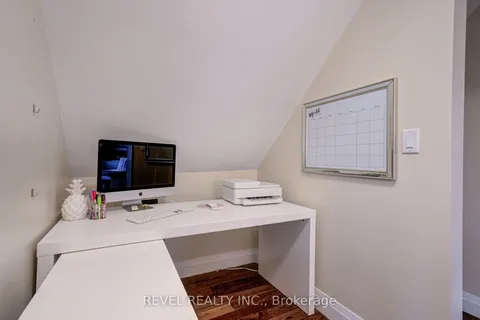 140 Sanford Avenue, Hamilton, ON L8L 5Z5
