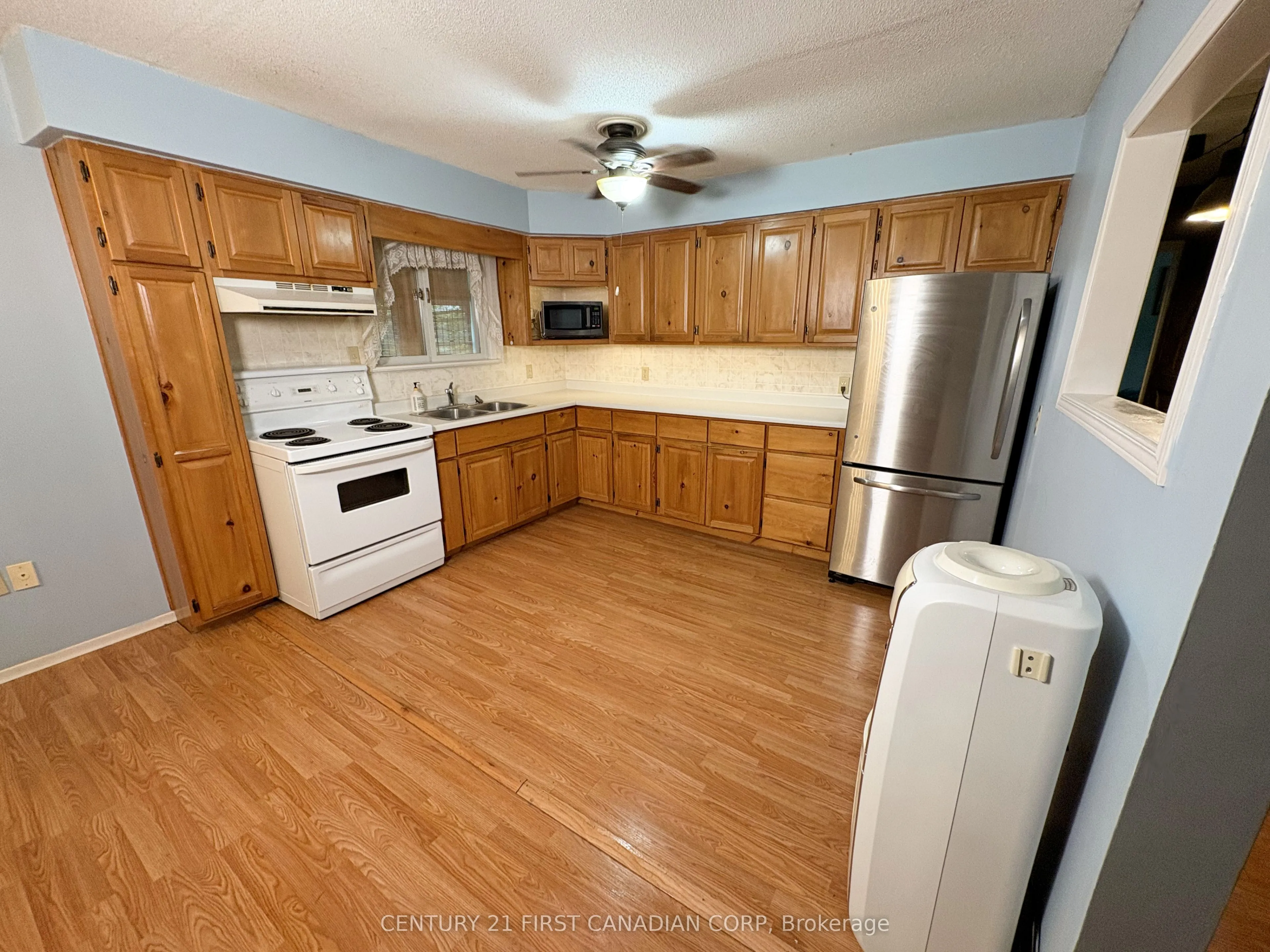 Detached kitchen at 6096 BIRCH Lane Lambton Shores