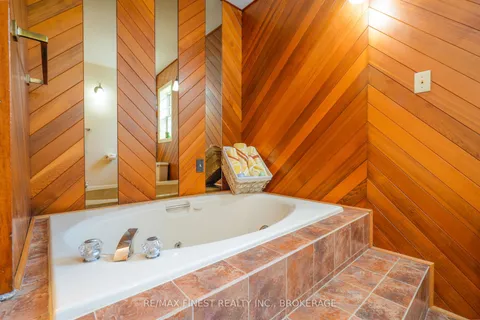 465 William Street, ON K7G 3A8