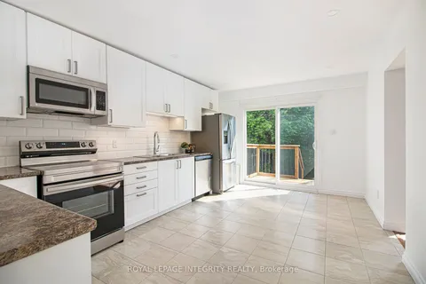 2044 Wildflower Drive, ON K1E 3R5