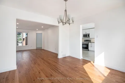 2044 Wildflower Drive, ON K1E 3R5