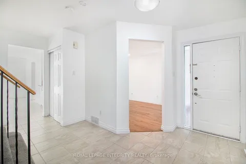 2044 Wildflower Drive, ON K1E 3R5