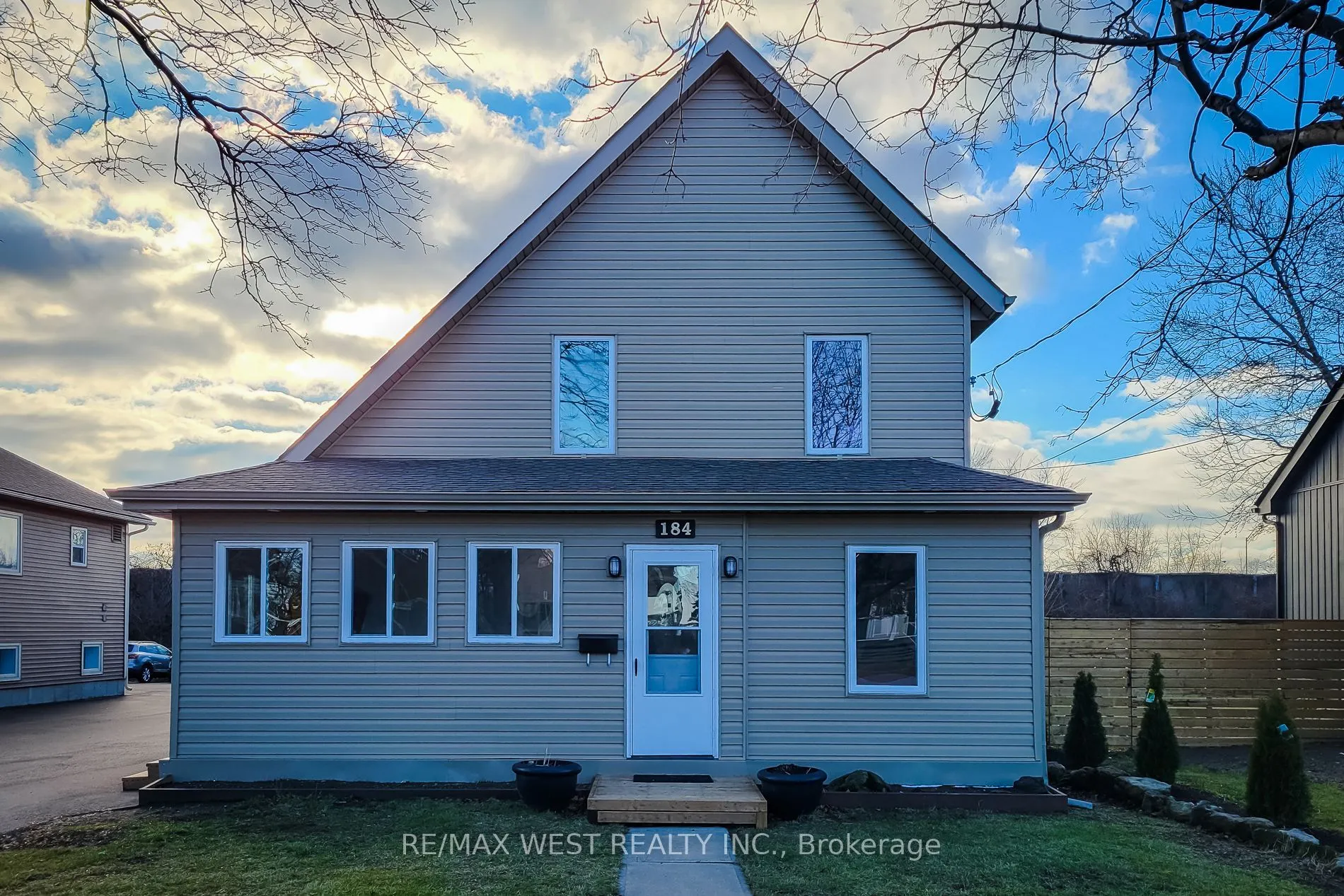 184 Beach Boulevard, ON L8H 6V9