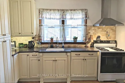 320 Guelph Street, ON N2H 5X3