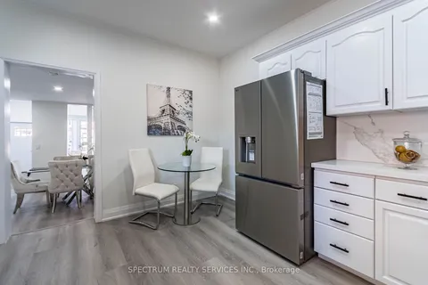 135 East Avenue, ON L8L 5H8