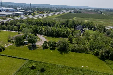 4613 N Service Road, ON L3J 1J7