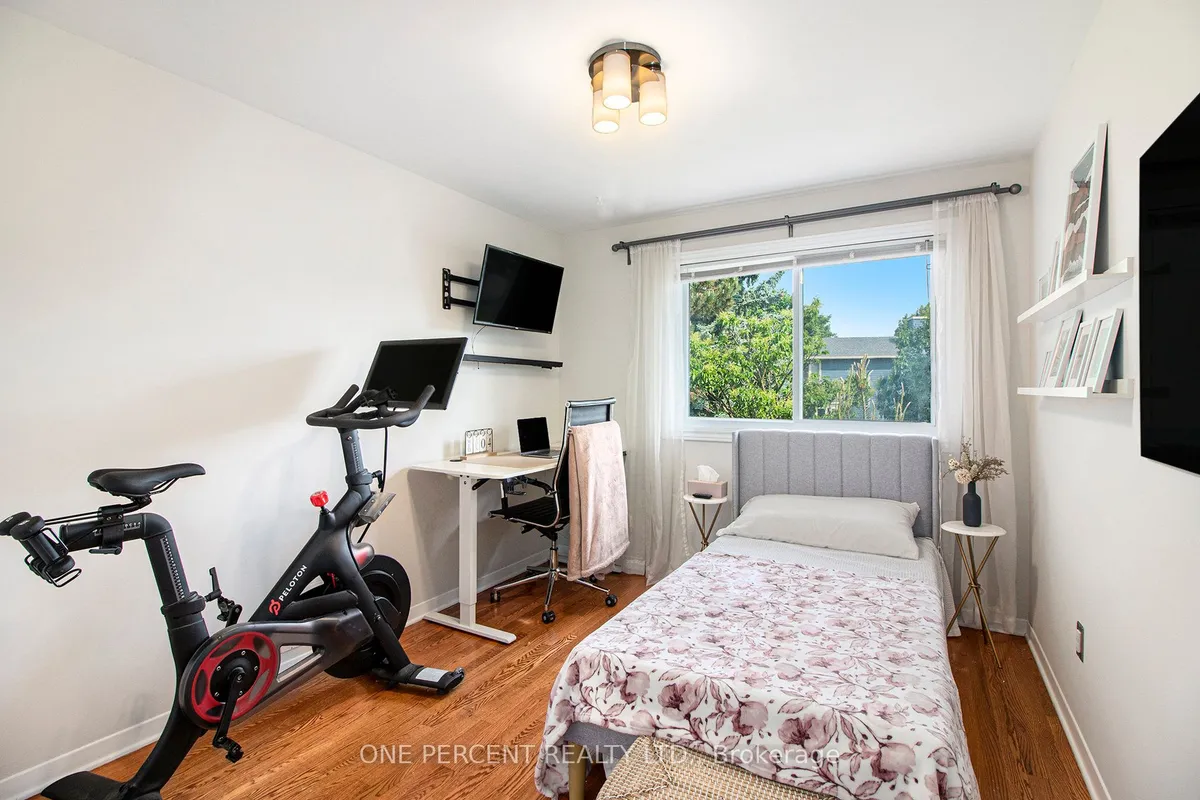 1042 Harkness Avenue, ON K1V 6P2