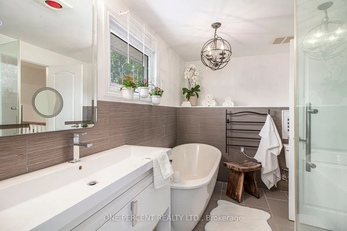 1042 Harkness Avenue, ON K1V 6P2