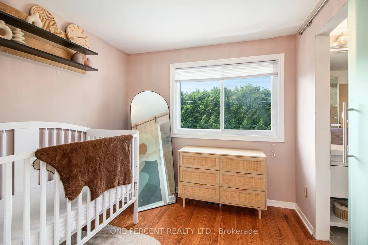 1042 Harkness Avenue, ON K1V 6P2