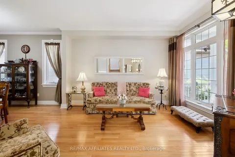 176 Topaze Crescent, ON K4K 0E2