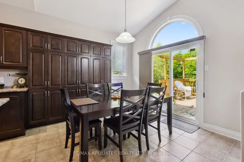 176 Topaze Crescent, ON K4K 0E2