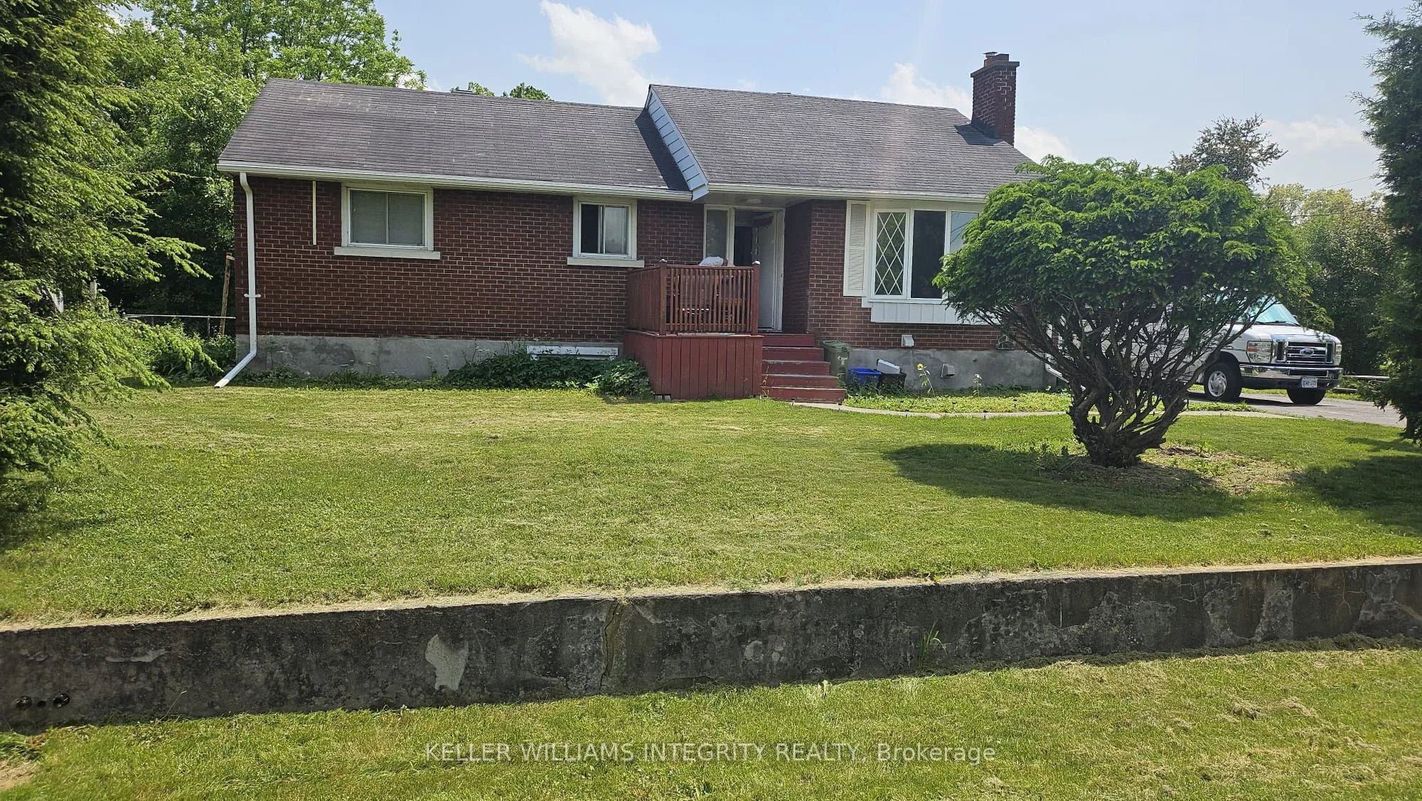 176 OAKRIDGE Boulevard, ON K2G 2V2