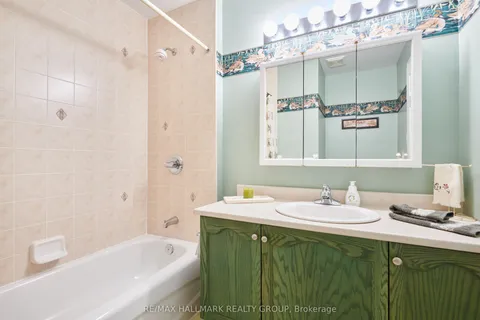 56 Roseanne Lane, ON K1B 1C2
