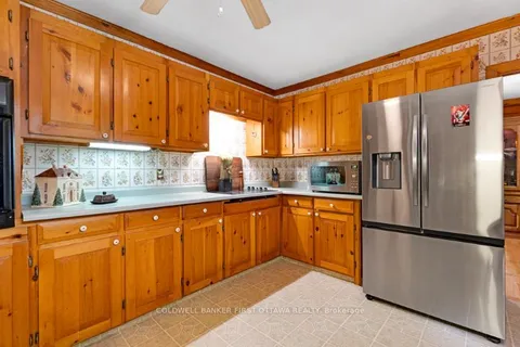 1102 EBBS BAY Road, ON K7C 0C5