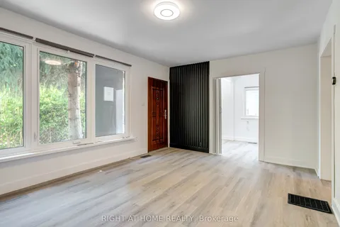 9 Belfast Court, ON L2R 1P3