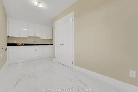4 Elm Street, ON N5C 1R8