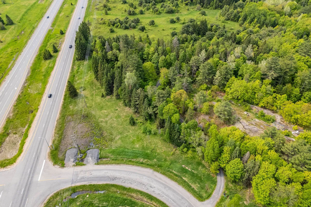 22 Allensville Road, Huntsville, ON P0B 1M0