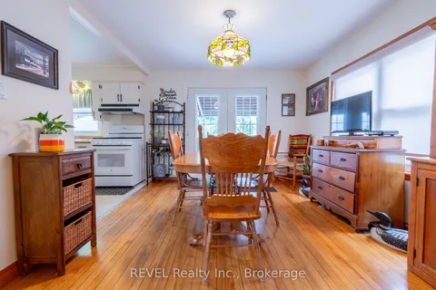 298 Stanley Street, ON L3K 3A2