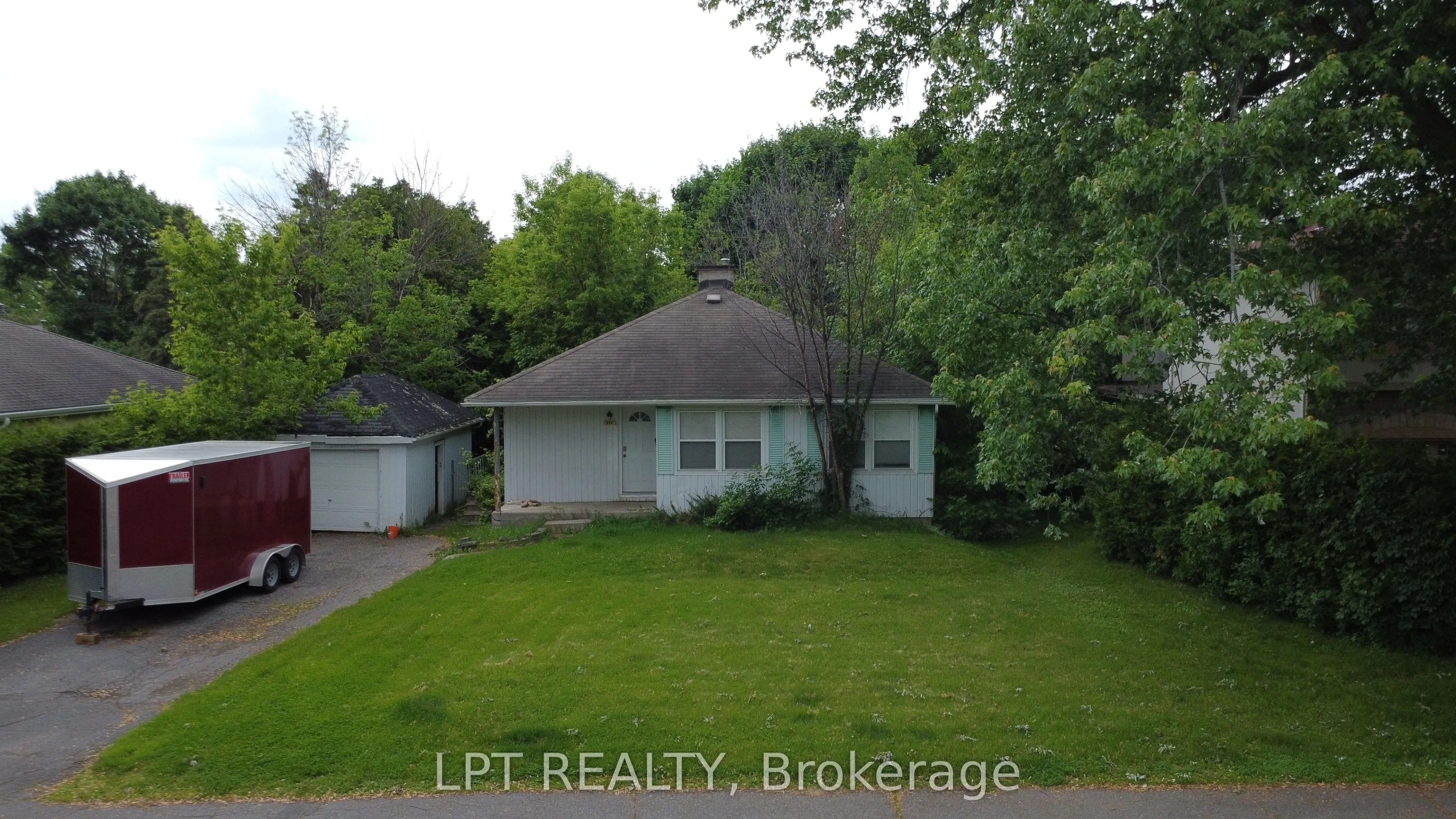 868 Mountainview Avenue, ON K2B 5G2