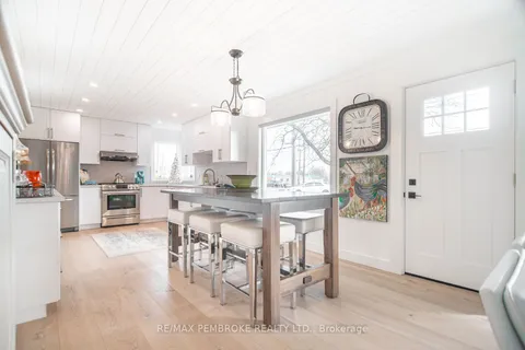 1206 Pembroke Street, Laurentian Valley, ON K8A 7R7