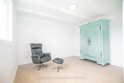 1206 Pembroke Street, Laurentian Valley, ON K8A 7R7